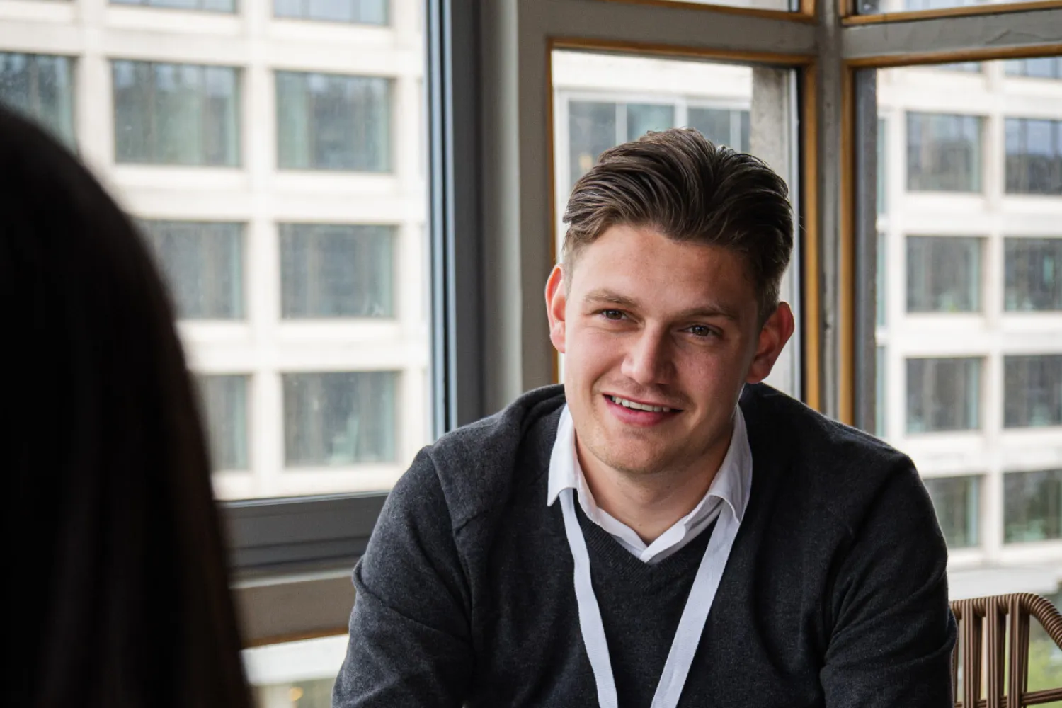 Consultant Jurre is aan het netwerken
