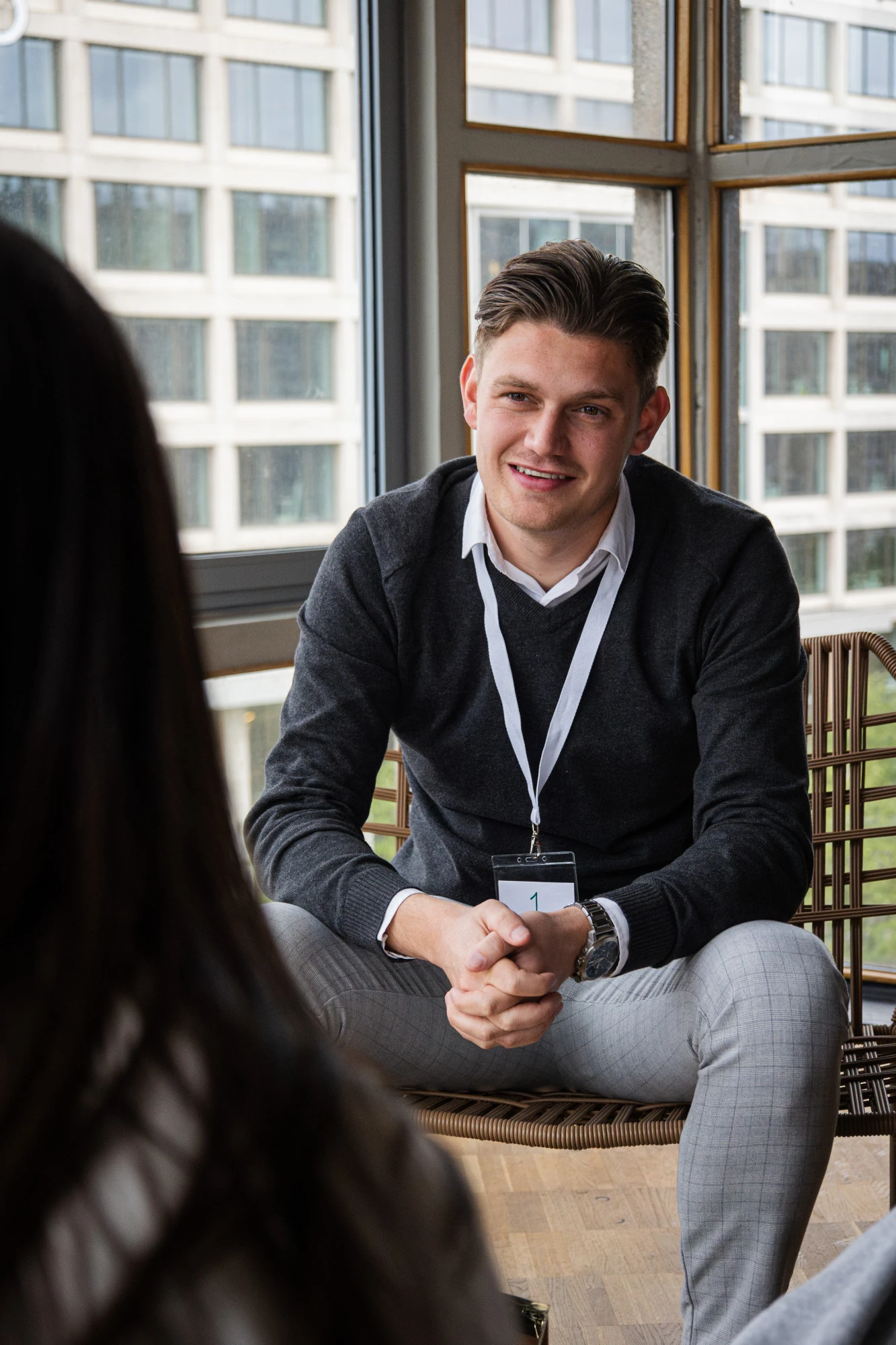 Consultant Jurre is aan het netwerken